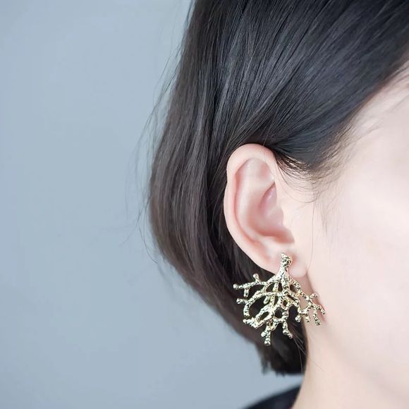 Gold Coral Stud Earrings NWT - Picture 4 of 6